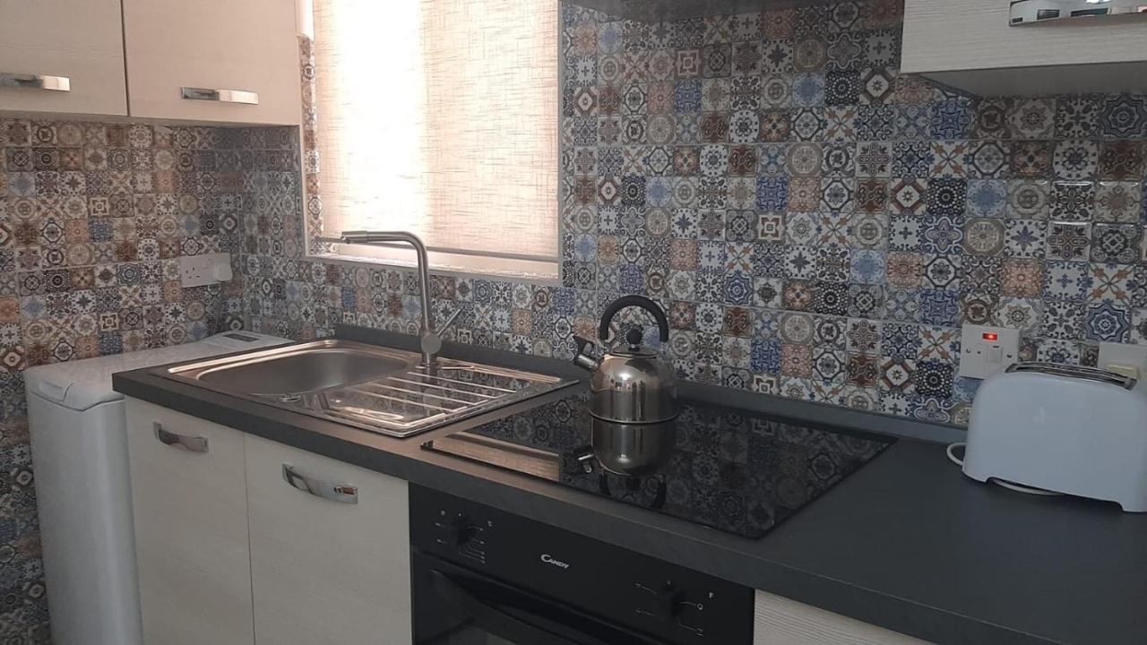 Your Basic Lodging Gozo Marsalforn Exterior photo